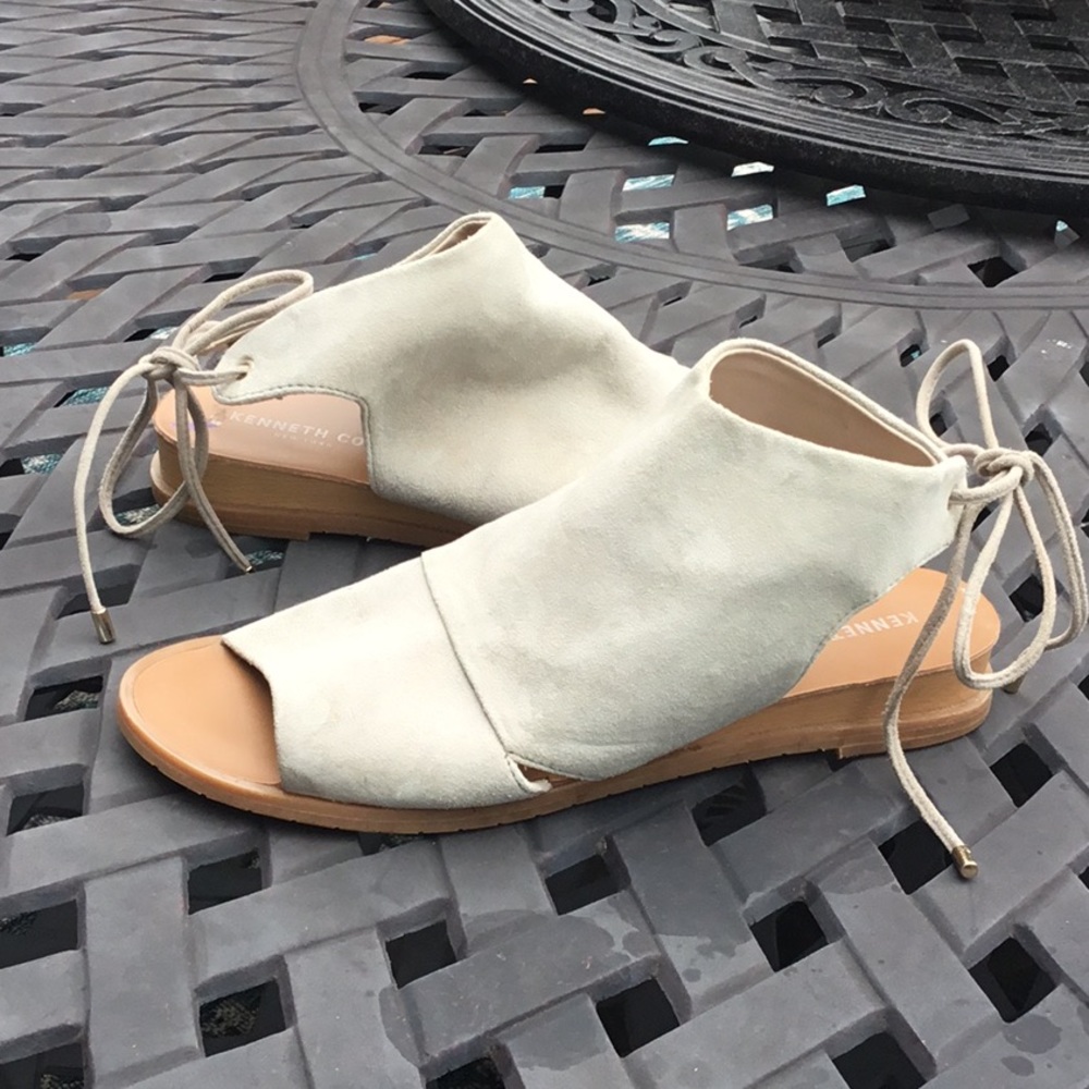 Kenneth Cole suede shootie size 8.5